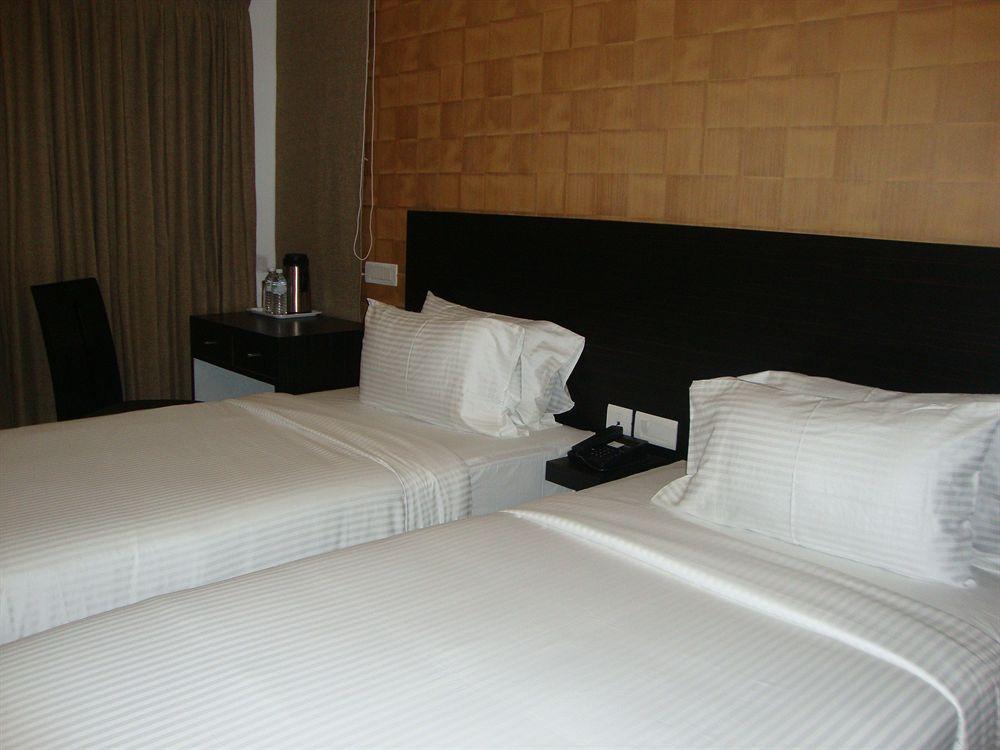 Treebo Trend J's Five Two Boutique Hotel 3*