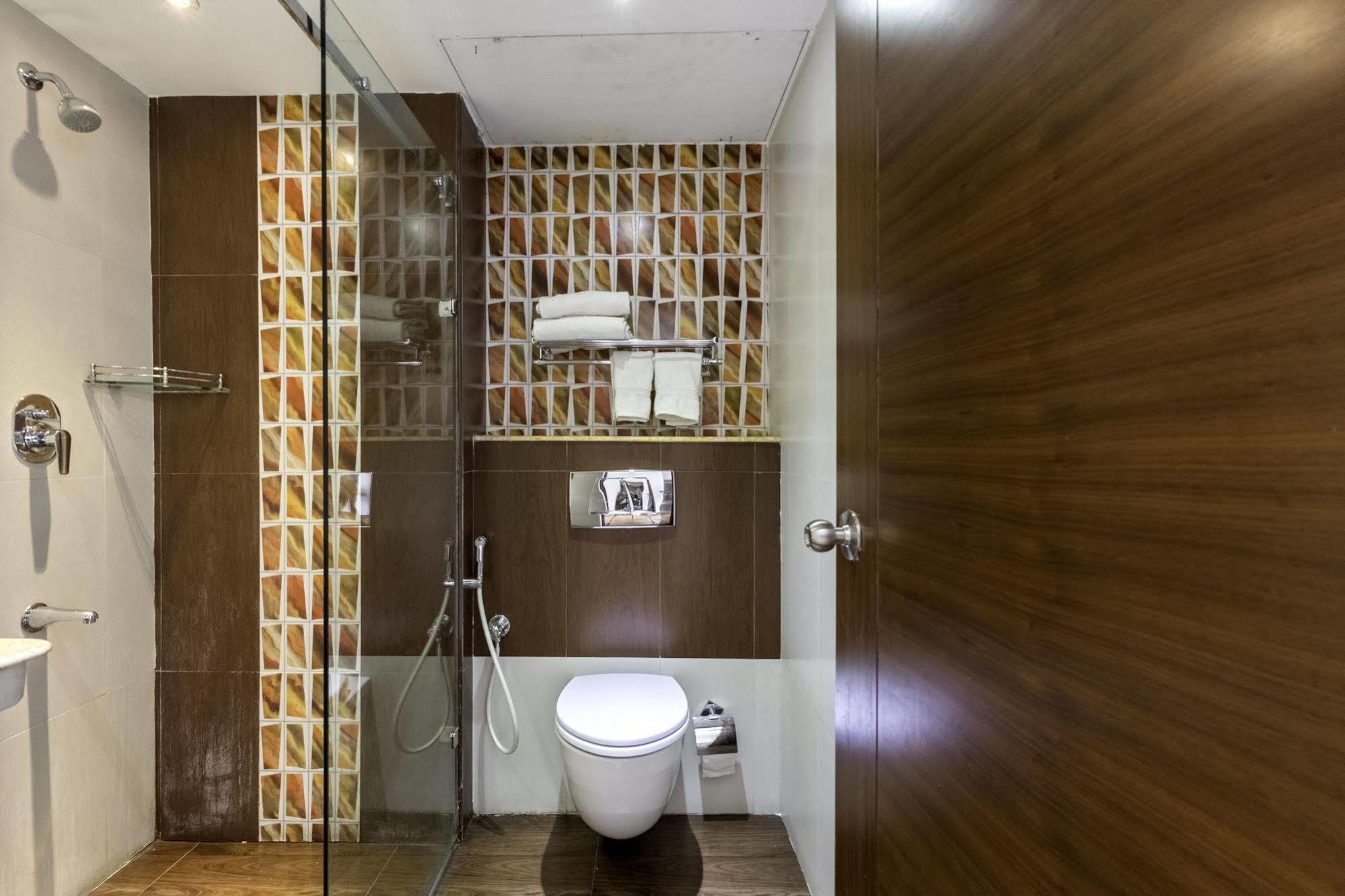 Treebo Trend J's Five Two Boutique Hotel 3*